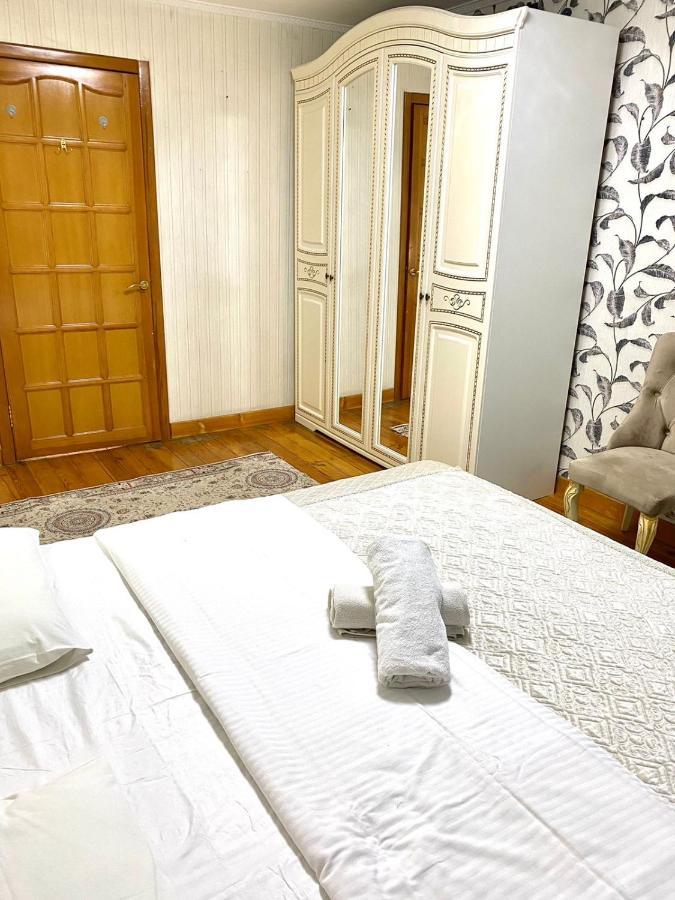 Просторная 3 Комнатная Квартира На Арбате Apartamento Almaty Exterior foto