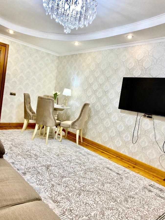 Просторная 3 Комнатная Квартира На Арбате Apartamento Almaty Exterior foto